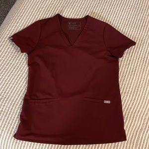Figs burgundy Catarina scrub top